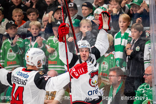 Malmö Redhawks Lance Bouma  jublar