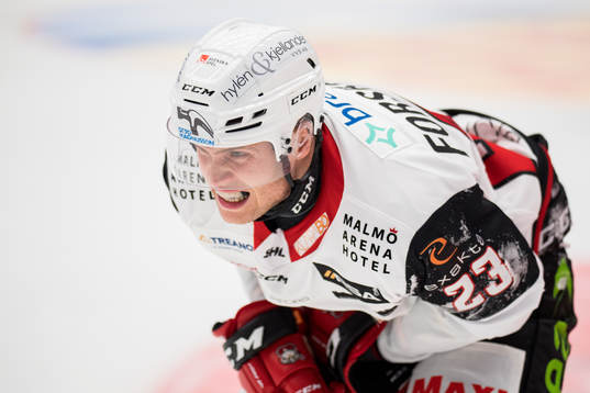 Malmö Redhawks Christoffer Forsberg grinar illa