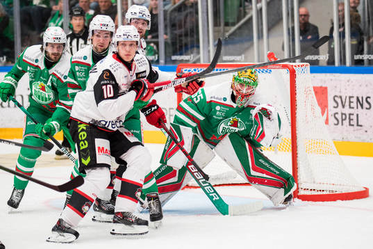 Malmö Redhawks William Von Barnekow oroar framför Rögles