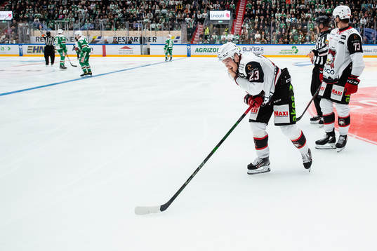 Malmö Redhawks Christoffer Forsberg har ont
