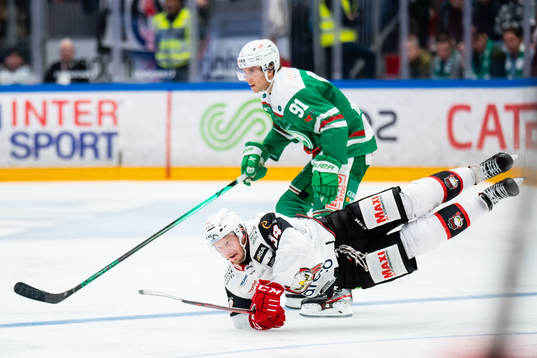 Malmö Redhawks Carl Söderberg och Rögles Adam Tambellini
