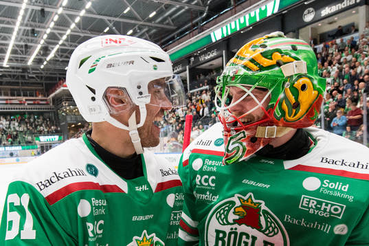 Rögles Ludvig Larsson och målvakt Christoffer Rifalk