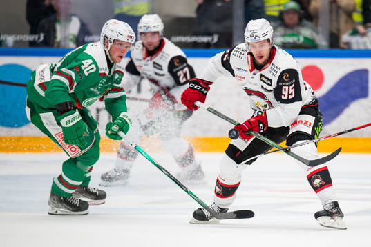 Malmö Redhawks Carl Persson och Rögles Oskar Stål