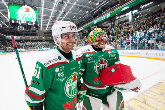 Rögles Ludvig Larsson och målvakt Christoffer Rifalk