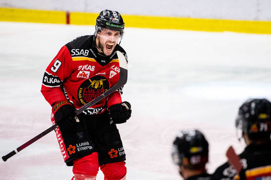 Luleås Konstantin Komarek jublar