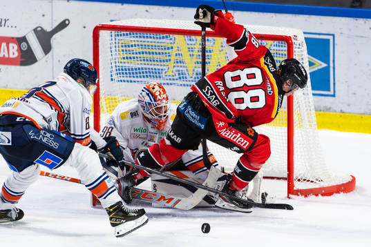 Växjös målvakt Janis Kalnins och Luleås Joonas Rask