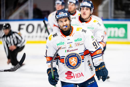 Växjös Andrew Calof jublar