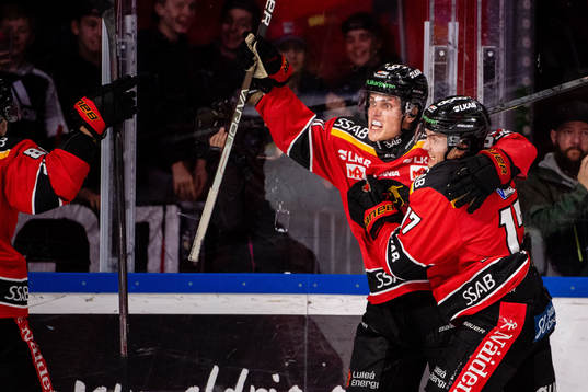 Luleås Julius Honka jublar