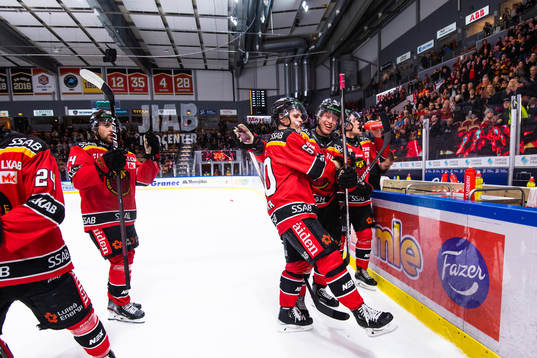 Luleås Julius Honka och Vilmos Gallo jublar