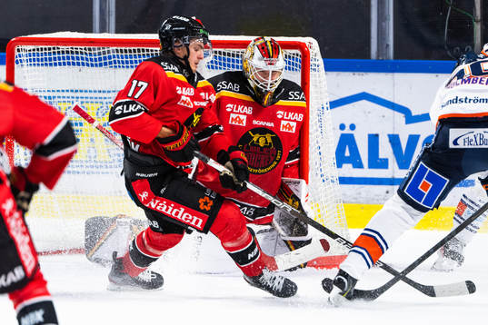 Luleås Isac Brännström och målvakt Jesper Wallstedt