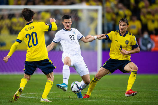 Kristoffer Olsson and Albin Ekdal of Sweden against Astrit