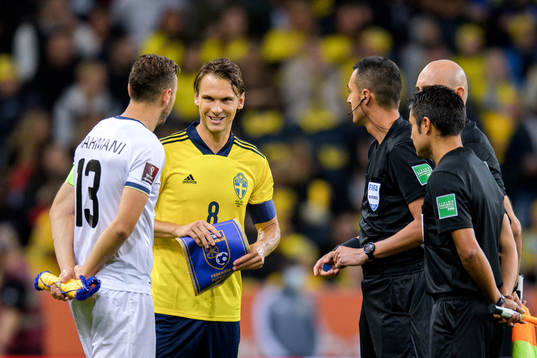 Amir Rrahmani of Kosovo and Albin Ekdal of Sweden