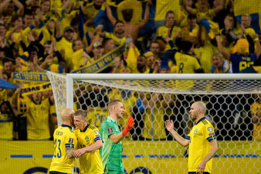 Magnus Eriksson, Joakim Nilsson , goalkeeper Robin Olsen