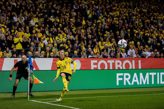 Emil Forsberg of Sweden with a corner kick