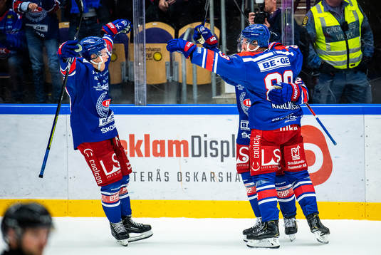 Oskarshamns Patrik Karlkvist jublar med lagkamrater