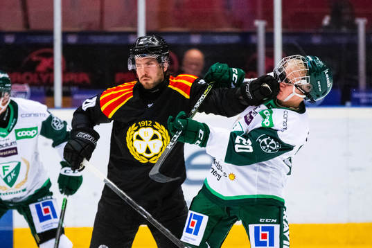 Brynäs Oula Palve  och Färjestads Martin Johnsen