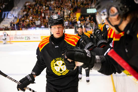 Brynäs Julius Bergman jublar