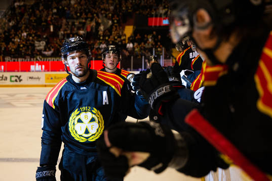 Brynäs Simon Bertilsson jublar