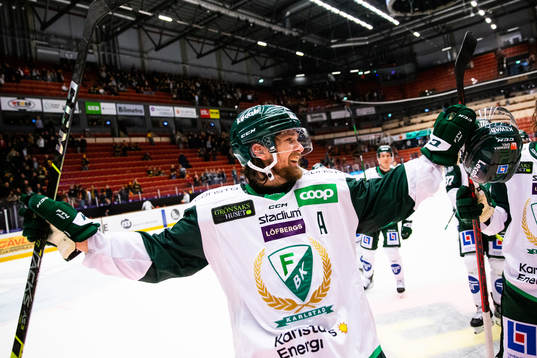 Färjestads Linus Johansson jublar