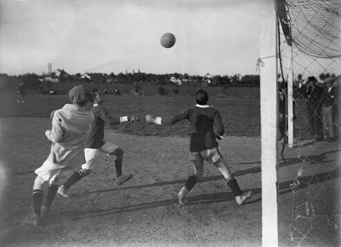 Fotboll, Limhamns idrottsplats. LBI Limhan Sport - Malmö.