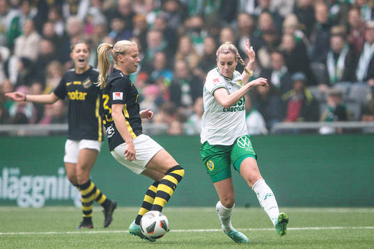 s Emma Santamäki och Hammarbys Berglind Björg