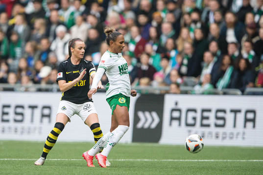 s Hallbera Gisladottir och Hammarbys Madelen Janogy