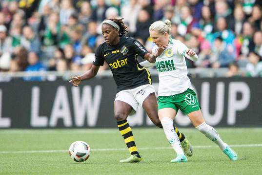 s Konya Plummer och Hammarbys Emilia Larsson