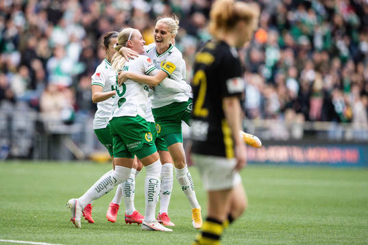 Hammarbys Alice Carlsson och Elsa Karlsson jublar