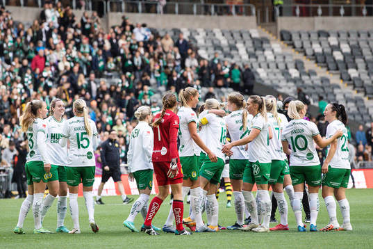 Hammarbys spelare jublar