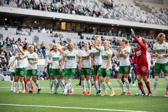 Hammarbys spelare jublar