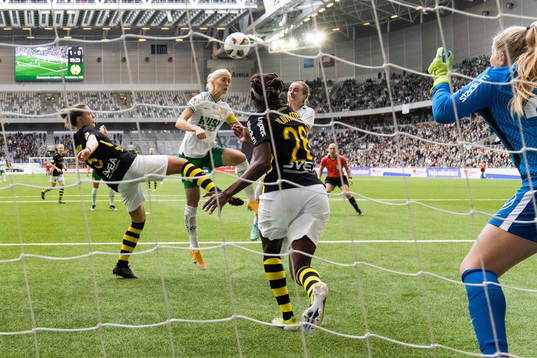 Hammarbys Alice Carlsson gör 2-0 för Hammarby
