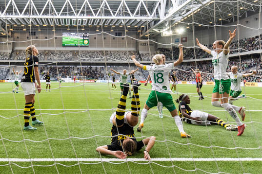 Hammarbys Alice Carlsson jublar
