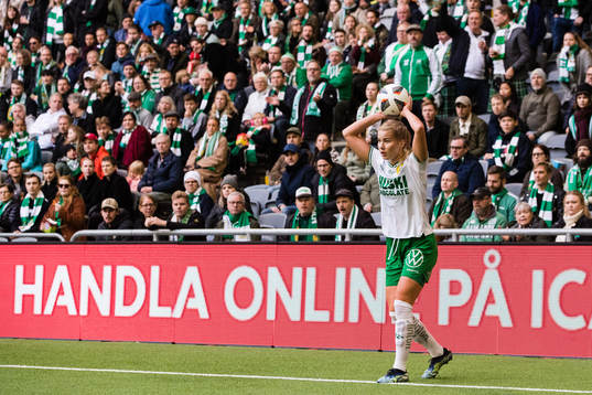 Hammarbys Eva Nyström med ett inkast