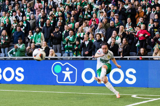 Hammarbys June Pedersen med en hörna