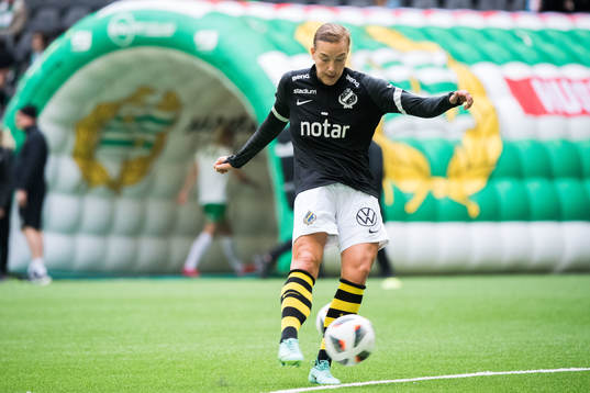 s Jenny Danielsson innan fotbollsmatchen i Damallsvenskan