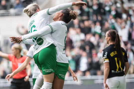 Hammarbys Madelen Janogy och Emilia Larsson jublar