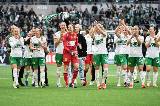 Hammarbys spelare jublar