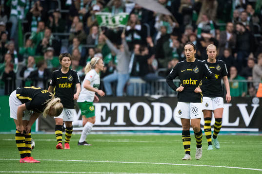 s Matilda Nildén, Honoka Hayashi och Rosa Kafaji  deppar