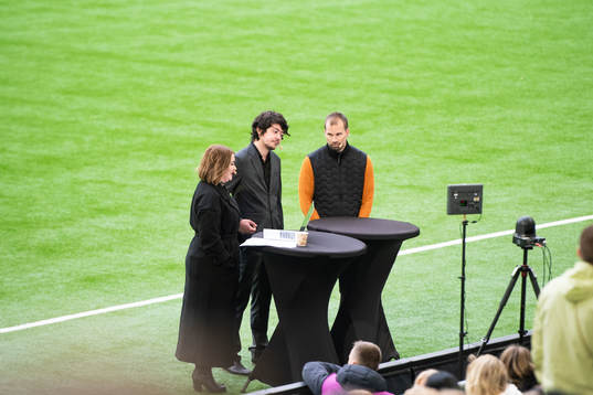 TV-sändning innan fotbollsmatchen i Damallsvenskan mellan