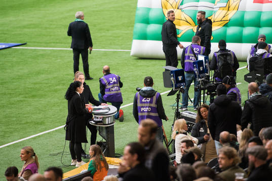 TV-sändning innan fotbollsmatchen i Damallsvenskan mellan