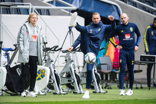 Stefan Pettersson, team manager, and goalkeeper Robin Olsen