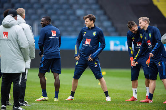 Kena Sema, Victor Nilsson Lindelöf, goalkeeper Kristoffer