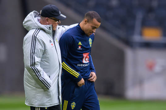 Head coach Janne Andersson and Robin Quaison of the Swedish