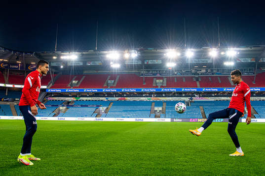 Mohamed Elyounoussi and Ohi Omoijuanfo of the Norwegian