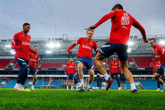 Ruben Gabrielsen, Jens Petter Hauge and players of the