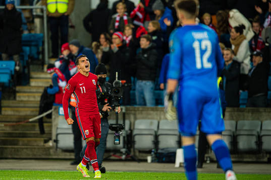 Mohamed Elyounoussi of Norway celebrates at the final