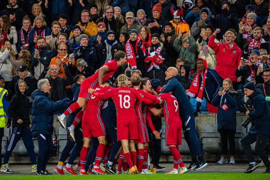 Mohamed Elyounoussi of Norway celebrates with Stefan