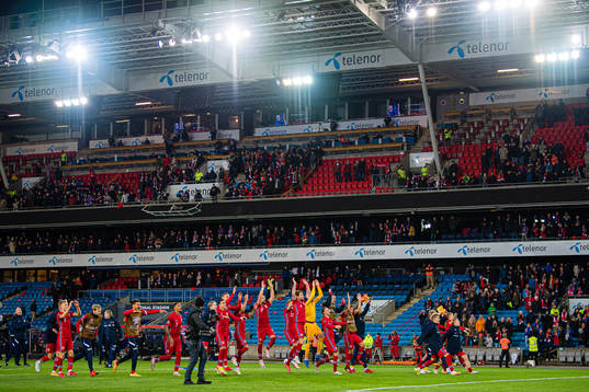 Players of Norway celebrates