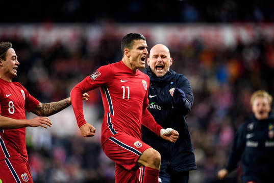 Mohamed Elyounoussi and Ståle Solbakken, head coach of