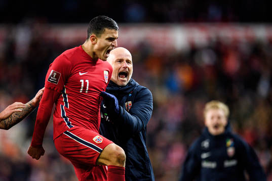 Mohamed Elyounoussi and Ståle Solbakken, head coach of